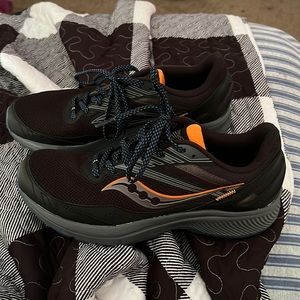 Brand new saucony cohesion size 9